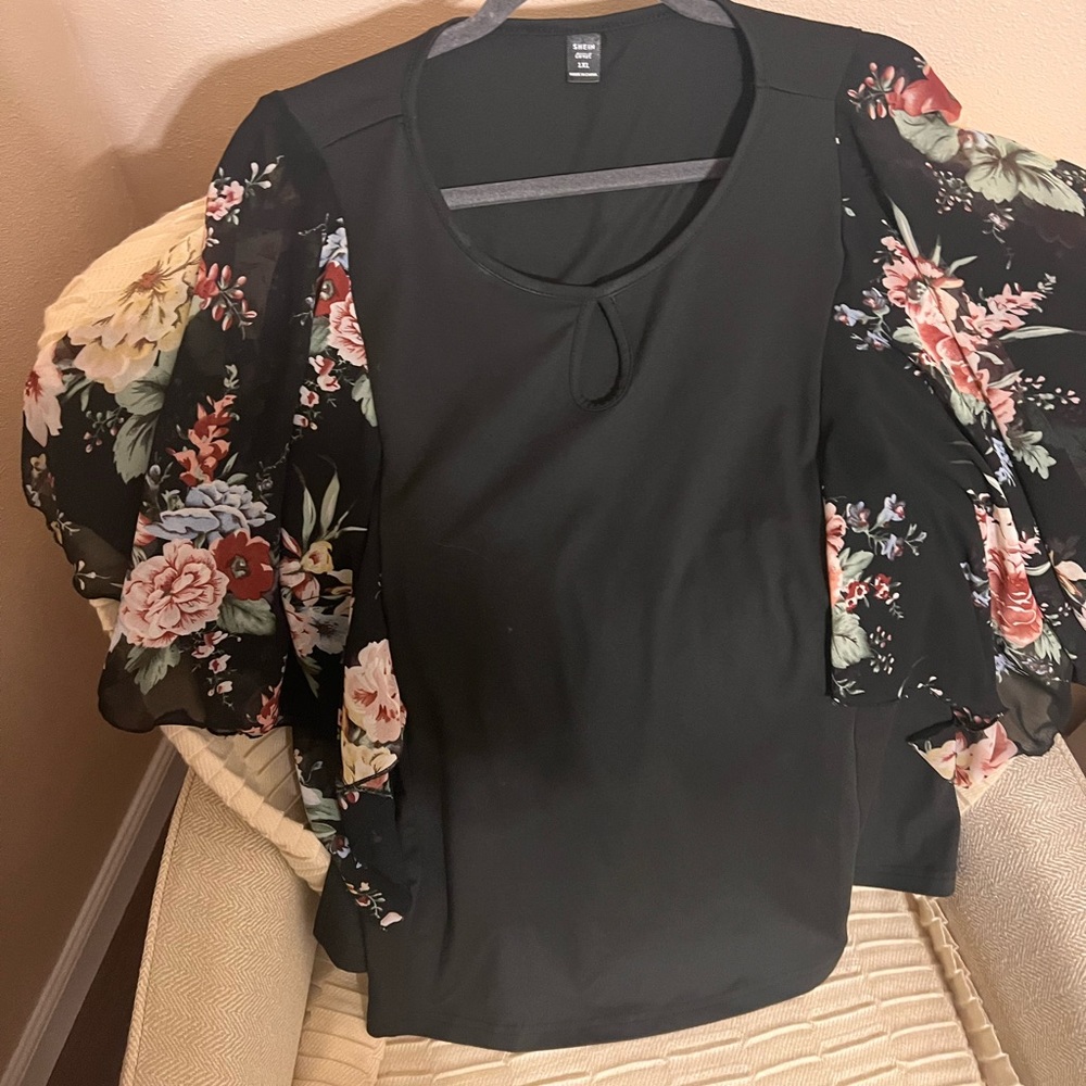 Floral flowy shirt